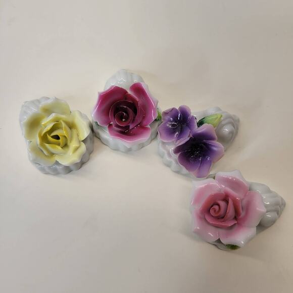 Set of 4 Vintage Aynsley English Fine Bone China Flower Place Card Holders - Picture 1 of 7